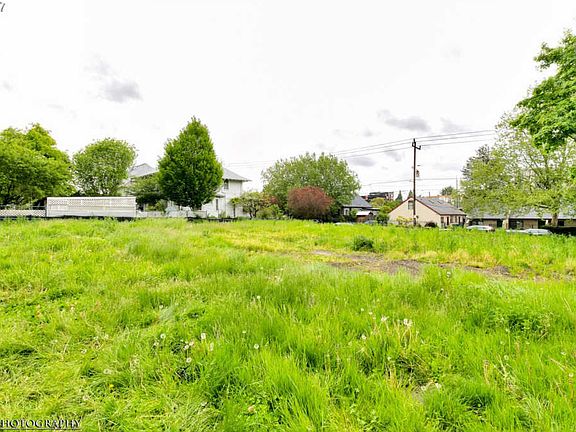 4th image of 3539 N Gantenbein Ave