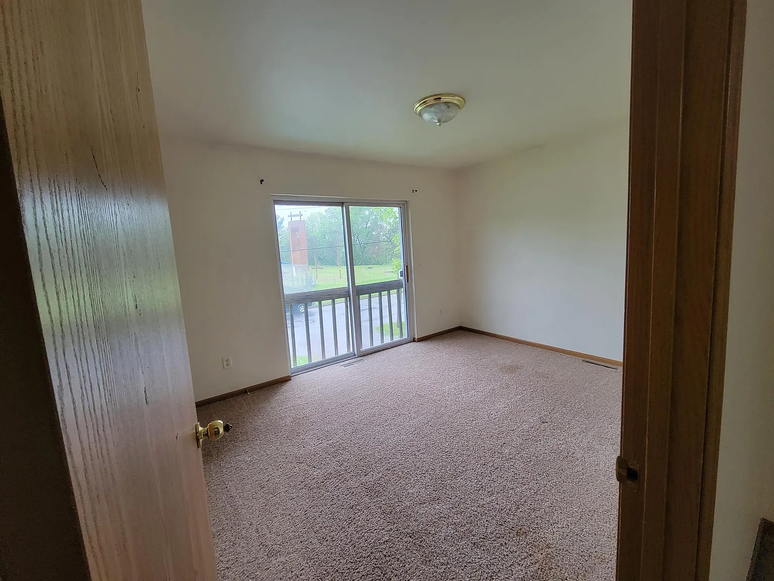 5 bed, 1700 sqft, $1,700 — Photo 2