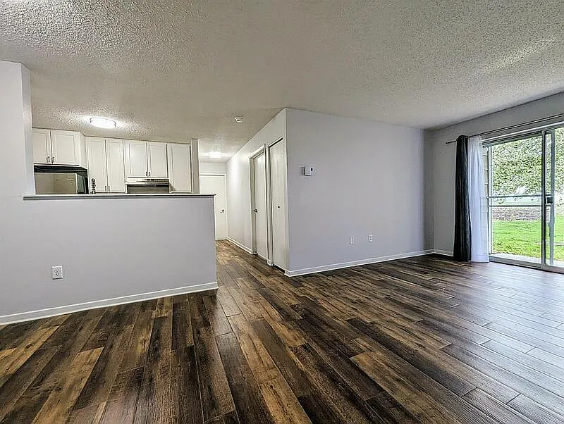 2 bed, 1.0 bath, 760 sqft, $1,095 — Photo 4