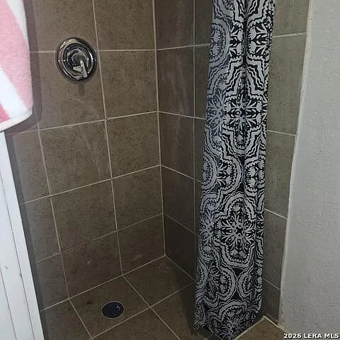 1 bed, 1.0 bath, 880 sqft, $1,570 — Photo 4