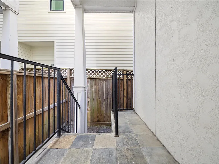1218 W 23rd St #B — Photo 2