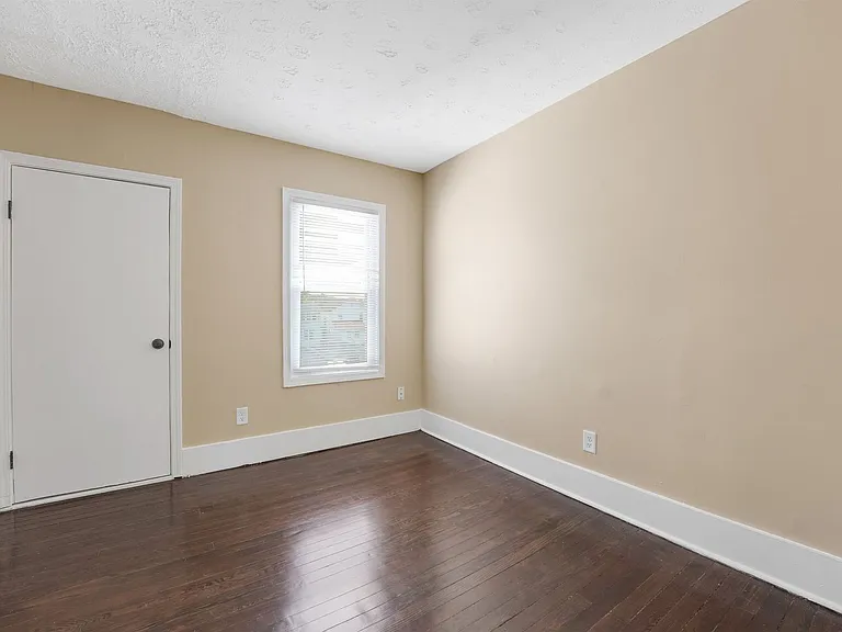 172 S Richardson Ave — Photo 18