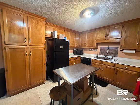 5th image of 1401 Forest Ridge Rd E