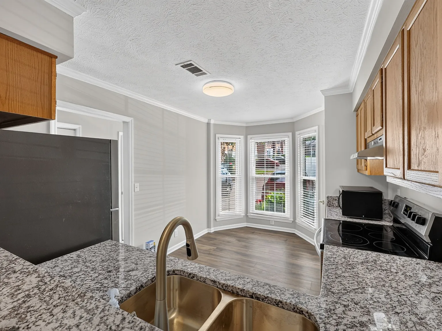 2 bed, 1.5 bath, 1092 sqft, $1,671 — Photo 4