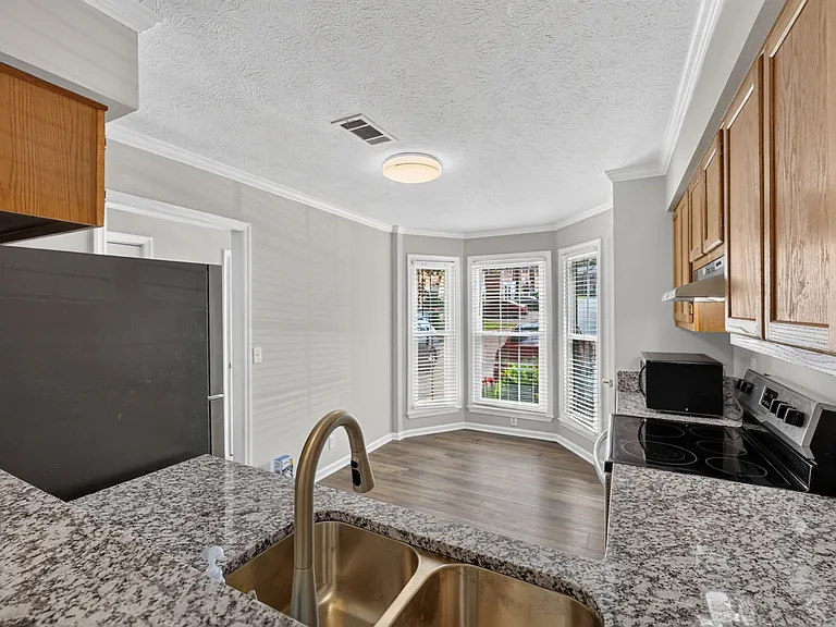 430 Claircrest Dr — Photo 4