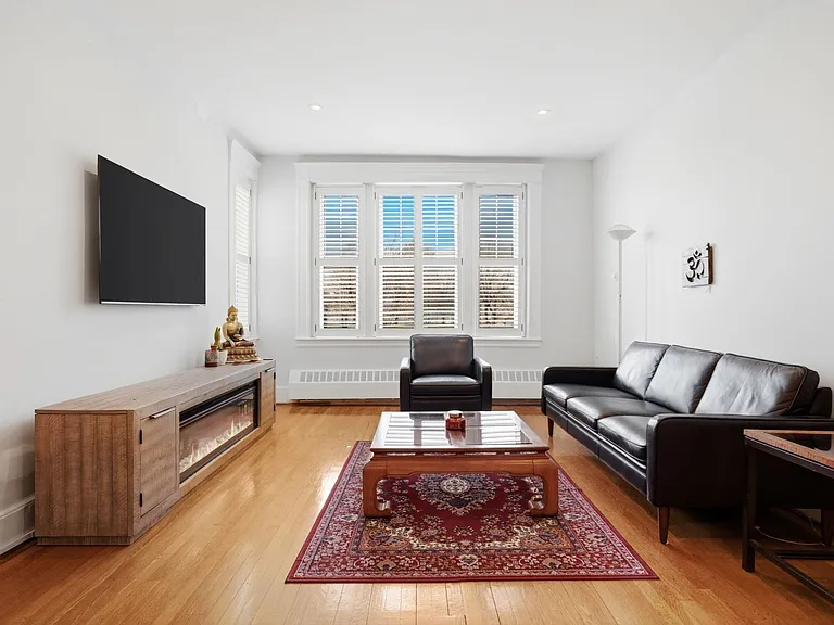 520 Beacon St #2F — Photo 2