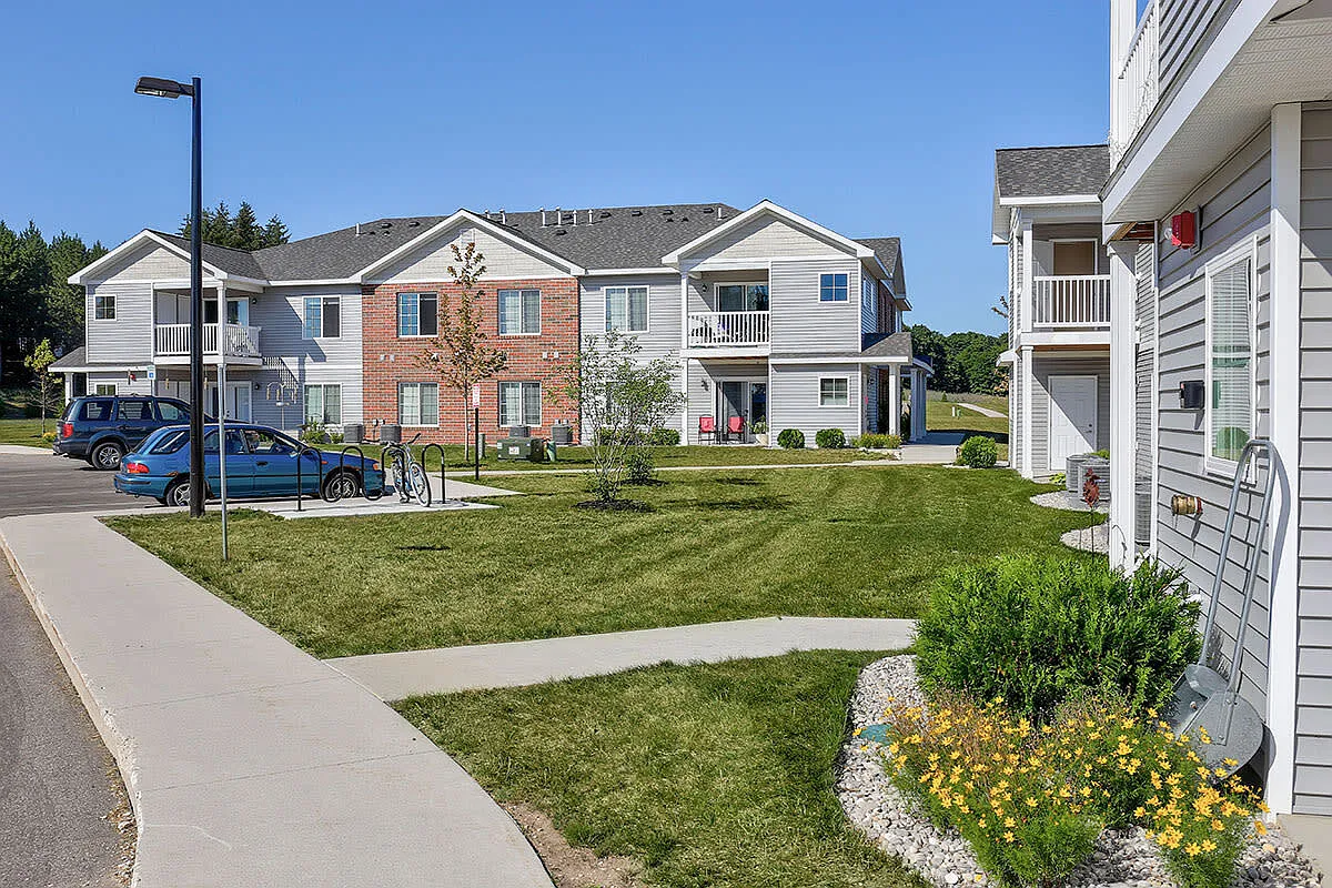 Brookside Commons — Photo 3