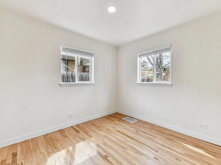 1325 Lansing St — Photo 16