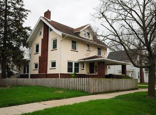 707 E Main St, Manchester, IA 52057