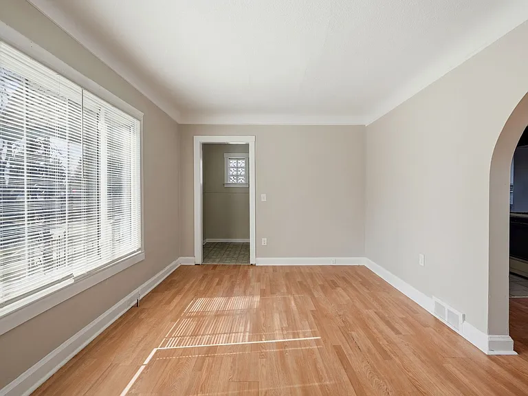 1301 E Muir Ave — Photo 12
