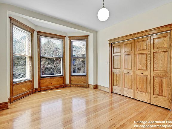 2nd image of 854 W Waveland Ave APT 2