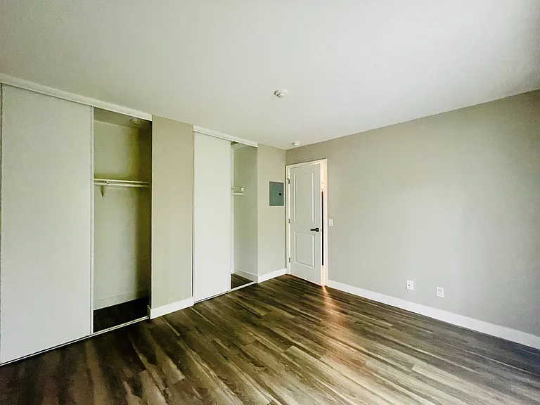 1x1- 650 SQFT - Bedroom