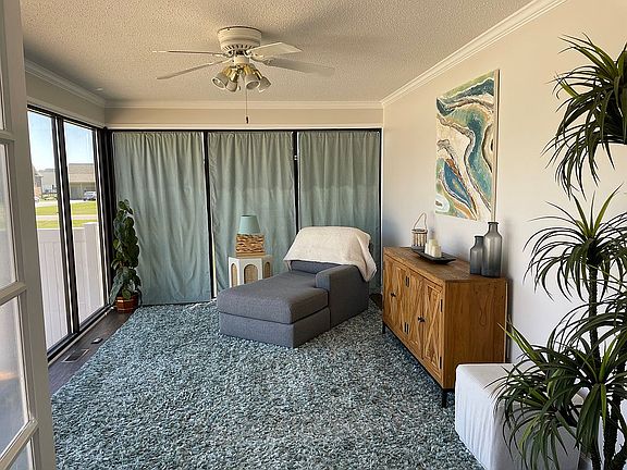 Sunroom, office, your choice