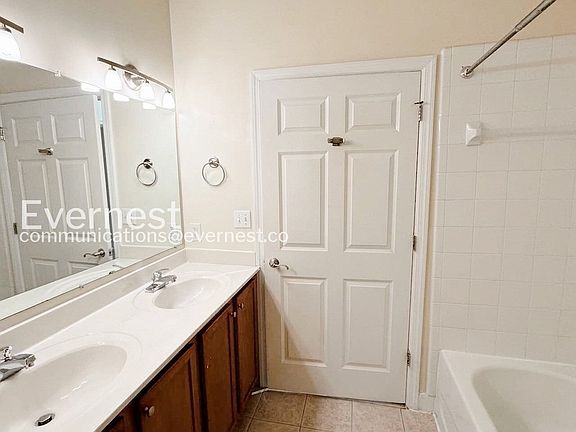 3rd image of 525 E Grace St APT 201