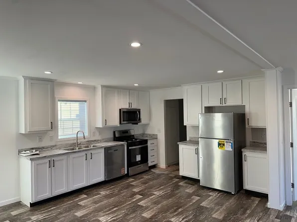 3549 Warren Pl, Bellevue, NE 68005