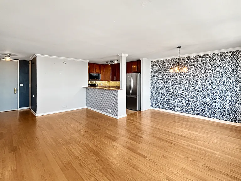 655 W Irving Park Rd #3608 — Photo 10
