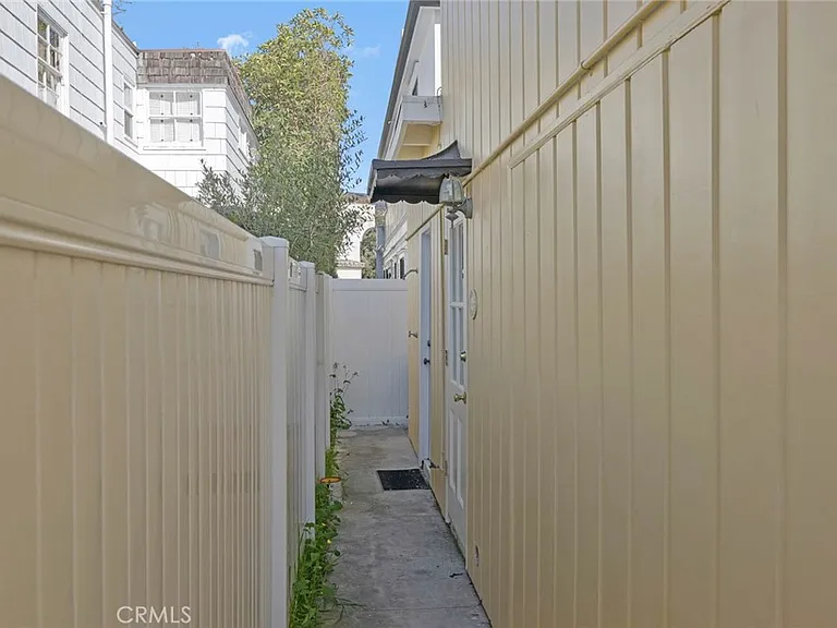 1510 1/2 Abalone Pl — Photo 18