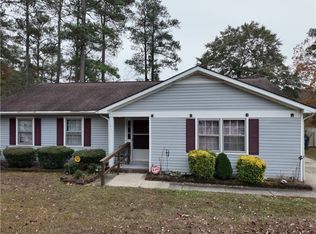 1821 Eichelberger Dr, Fayetteville, NC 28303