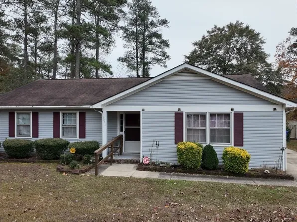 1821 Eichelberger Dr, Fayetteville, NC 28303