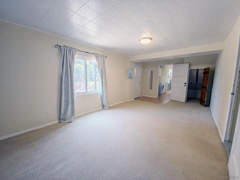 4635 Virginia Ave — Photo 22