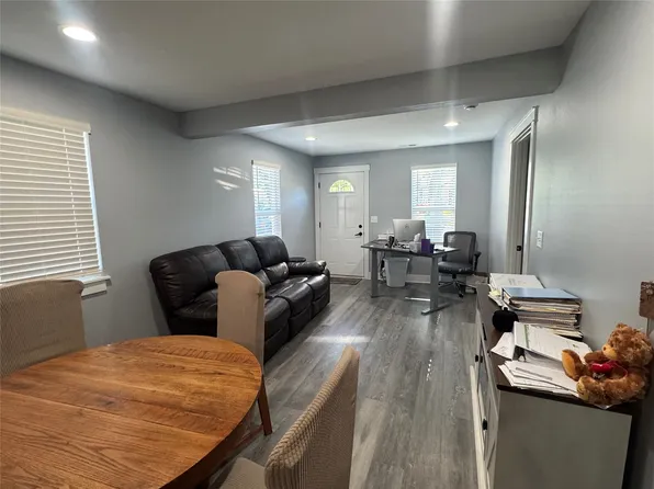 4465 NE 26th St, Des Moines, IA 50317
