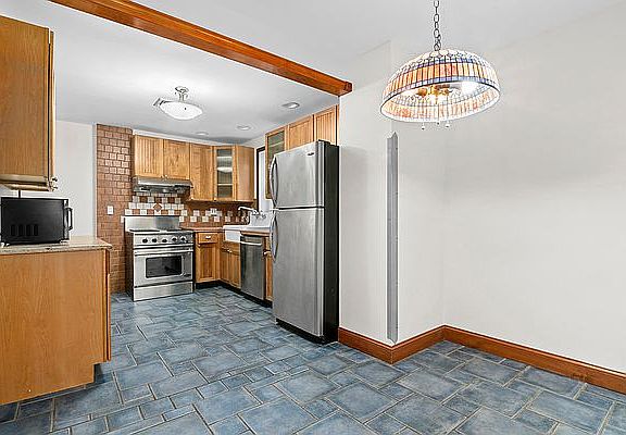 3rd image of 10-13 47th Ave #2