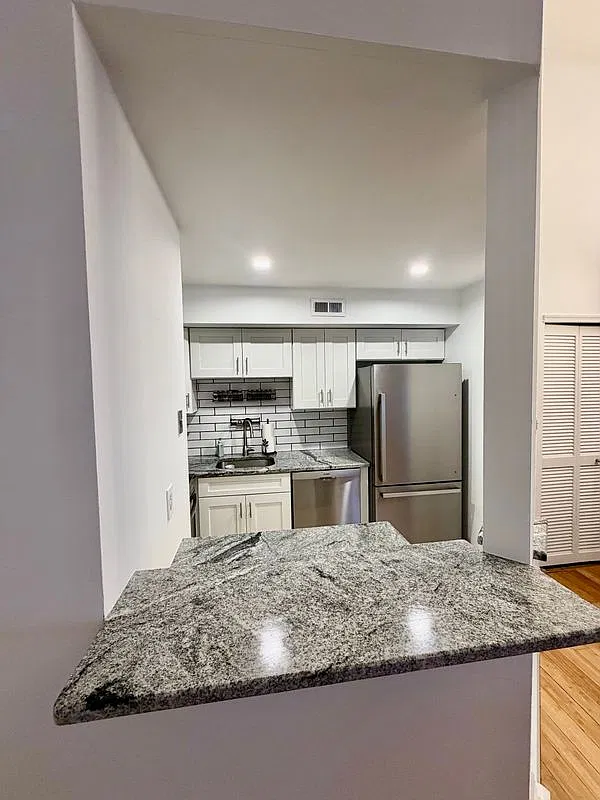 1 bed, 1.0 bath, 761 sqft, $2,000 — Photo 1