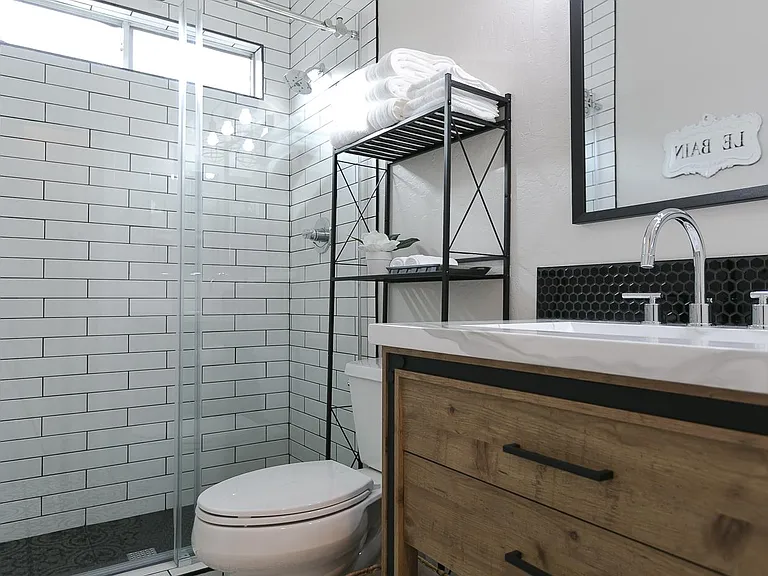 156 W Laurel Ct — Photo 12