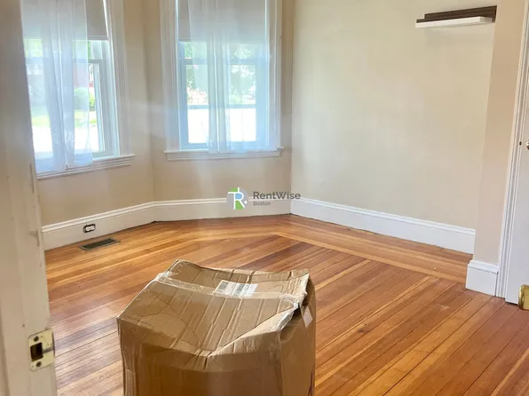22 Curtis St, Medford, MA 02155