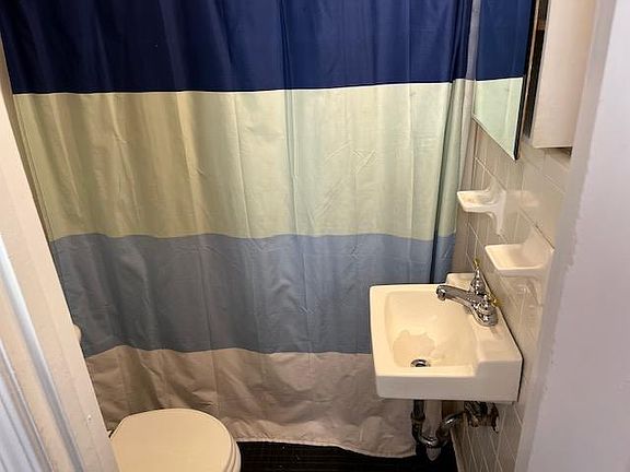 3rd image of 2044 Midland Ave #2