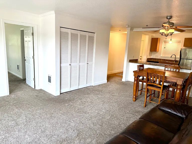 1033 SW Gibbs St #201 — Photo 12