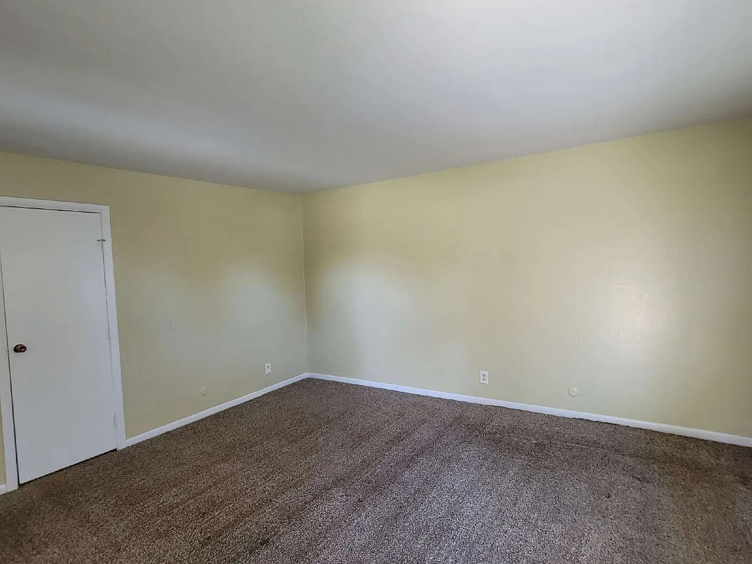 2 bed, 1.0 bath, $900 — Photo 2