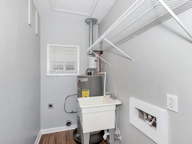 2814 Holiday Dr SW — Photo 17