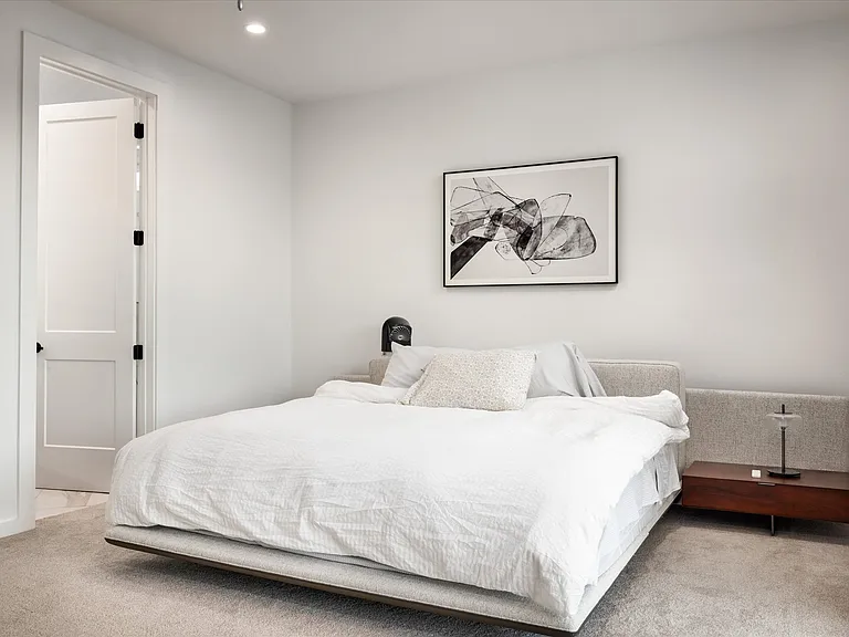 2429 S Ewing Ave — Photo 12