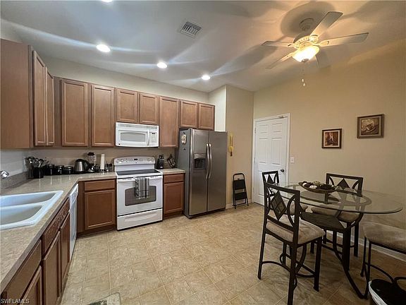4th image of 2402 Caslotti WAY