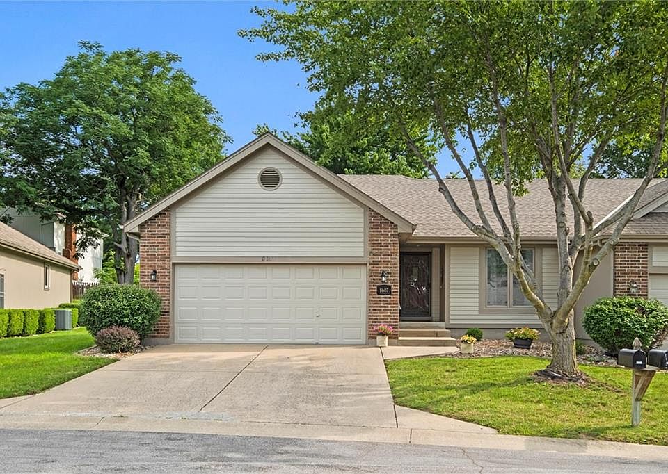 1st image of 8607 N Chatham Cir