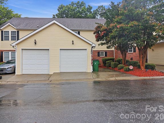 3rd image of 4311 Laurel Hill Ln