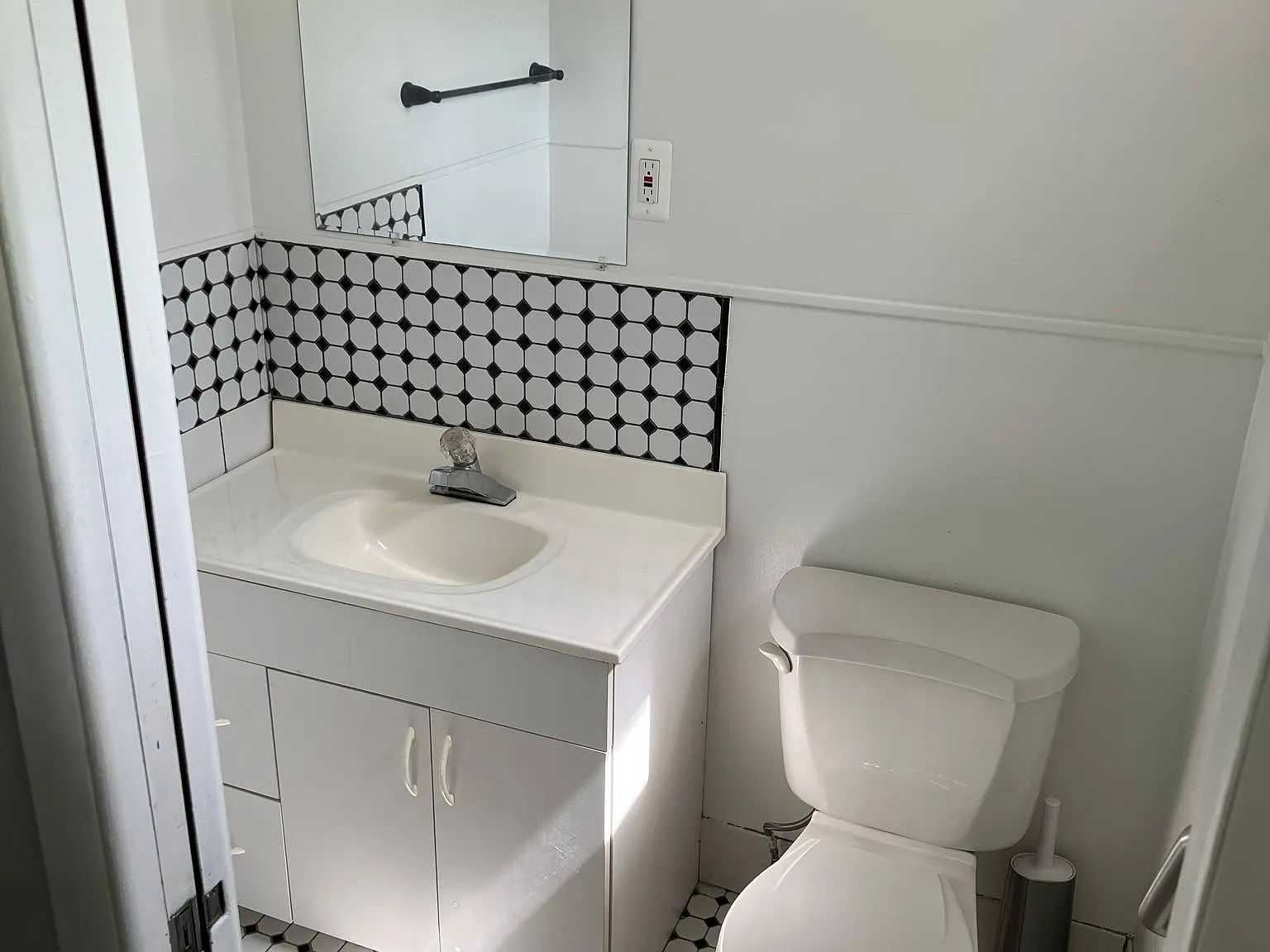 3 bed, 1.5 bath, 1300 sqft, $1,950 — Photo 4