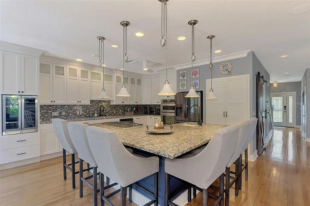 3 bed, 2.5 bath, 2727 sqft, $5,000 — Photo 4