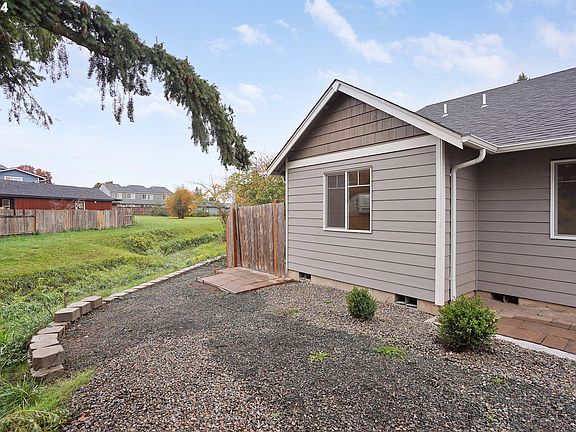 4th image of 433 Misty Creek Ln SE