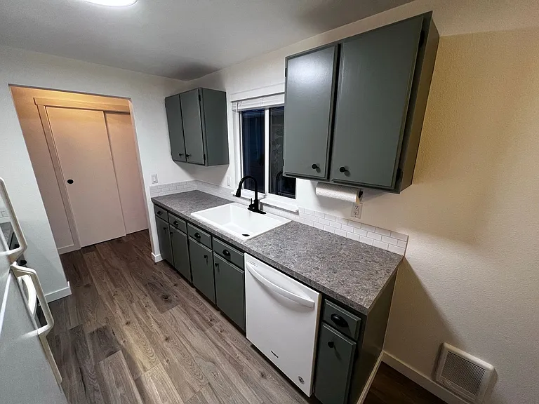 5826 Armour Loop SE — Photo 7