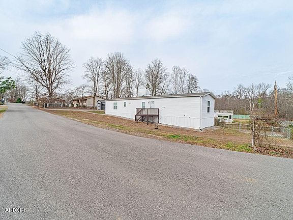 5th image of 120 E Circle Dr