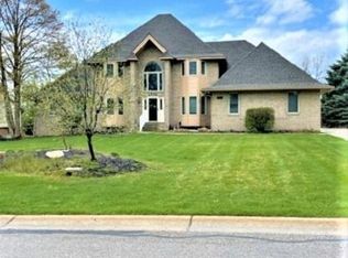 4332 Oak Pointe Dr, Brighton, MI
