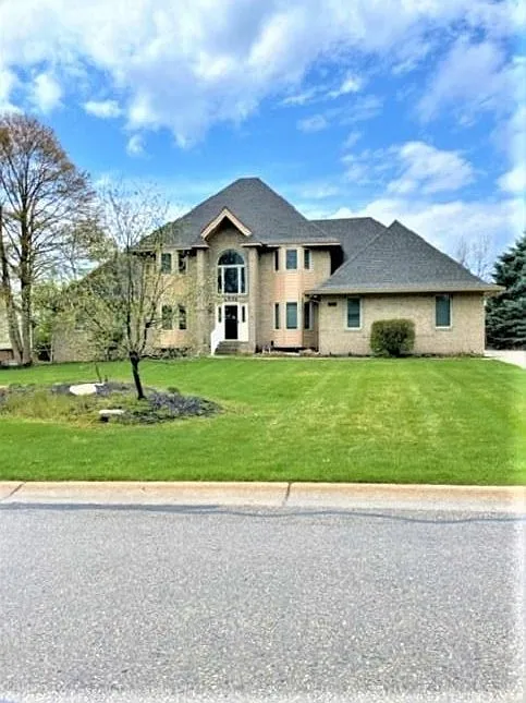 4332 Oak Pointe Dr photo 1