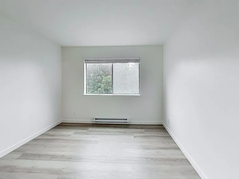 1015 Continentals Way — Photo 9