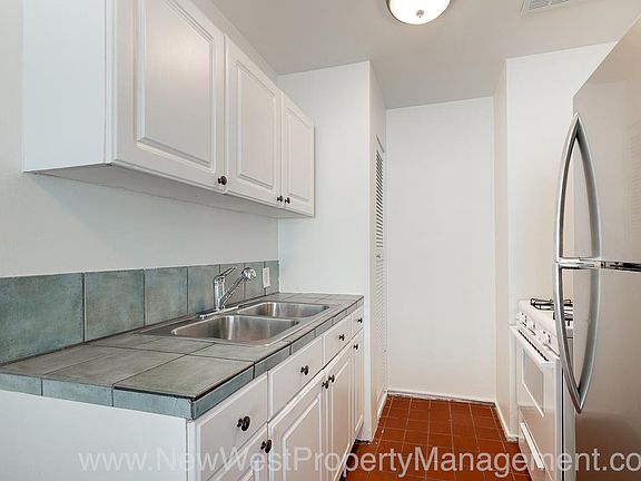 5th image of 543 22nd St