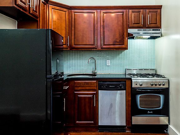 3rd image of 191 Meserole St APT 3L