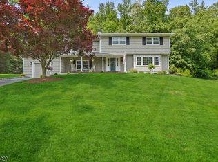 25 Greenwood Rd, Morris Plains, NJ 07950