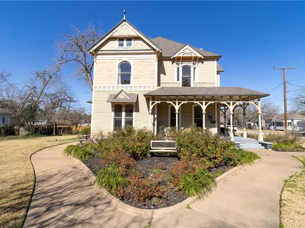 1215 E Washington Ave, Navasota, TX 77868