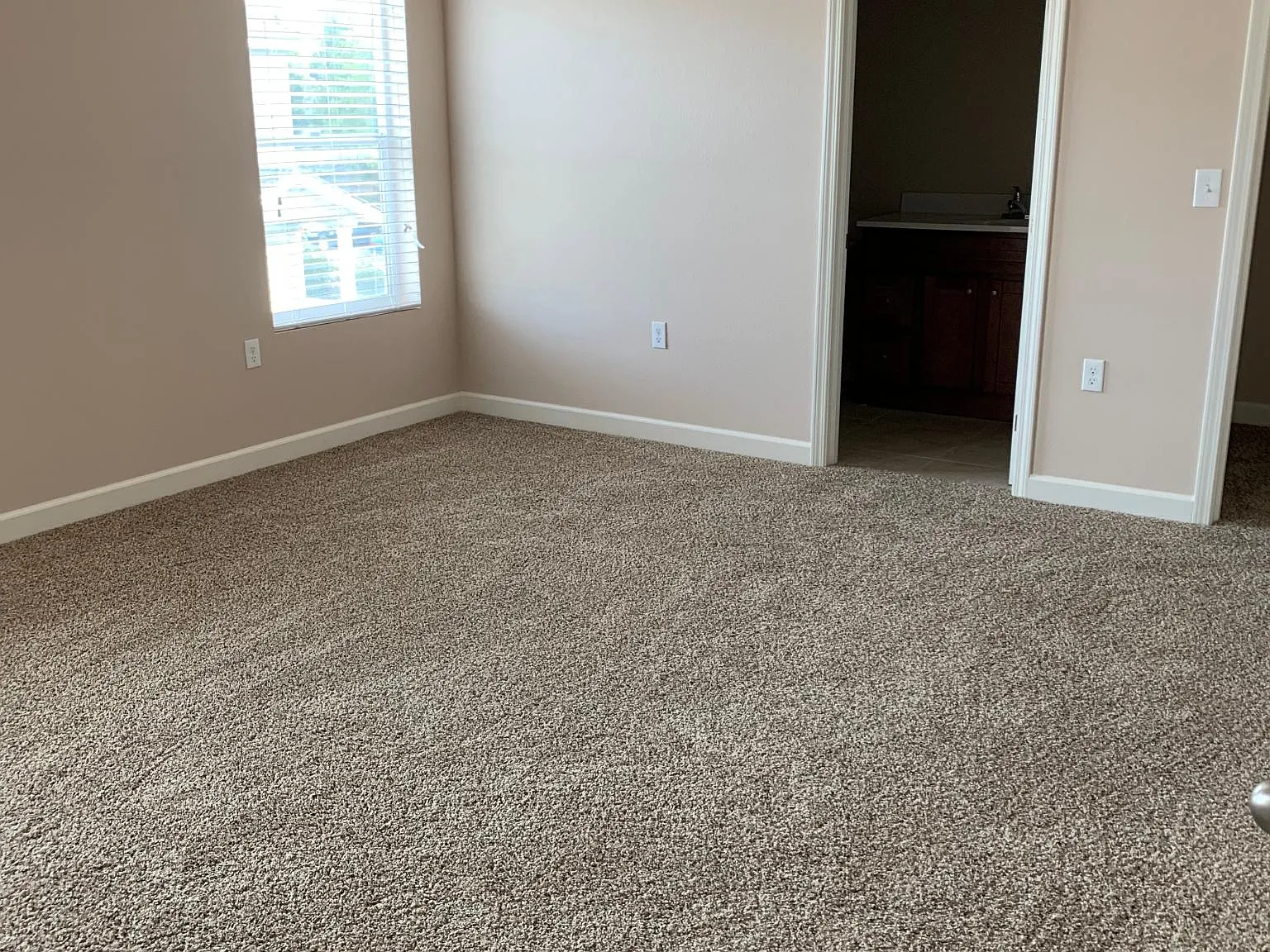 3 bed, 2.5 bath, 1550 sqft, $1,995 — Photo 3
